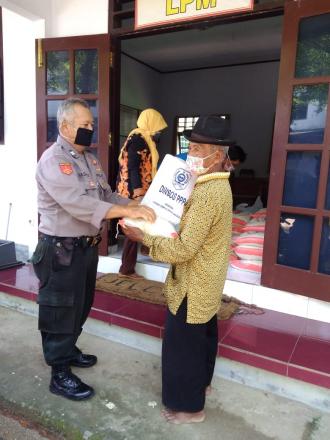 BANTUAN DINSOS KABUPATEN TRENGGALEK PADA WARGA RT 25 DAN RT 26